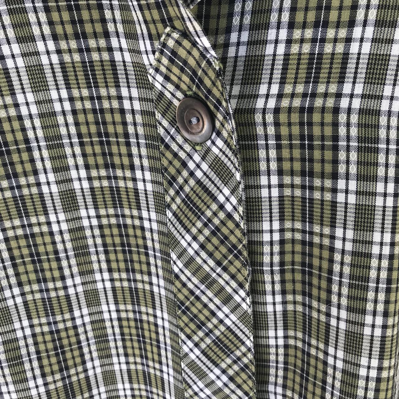 Ship’n Shore Women's Khaki Shirt (3)