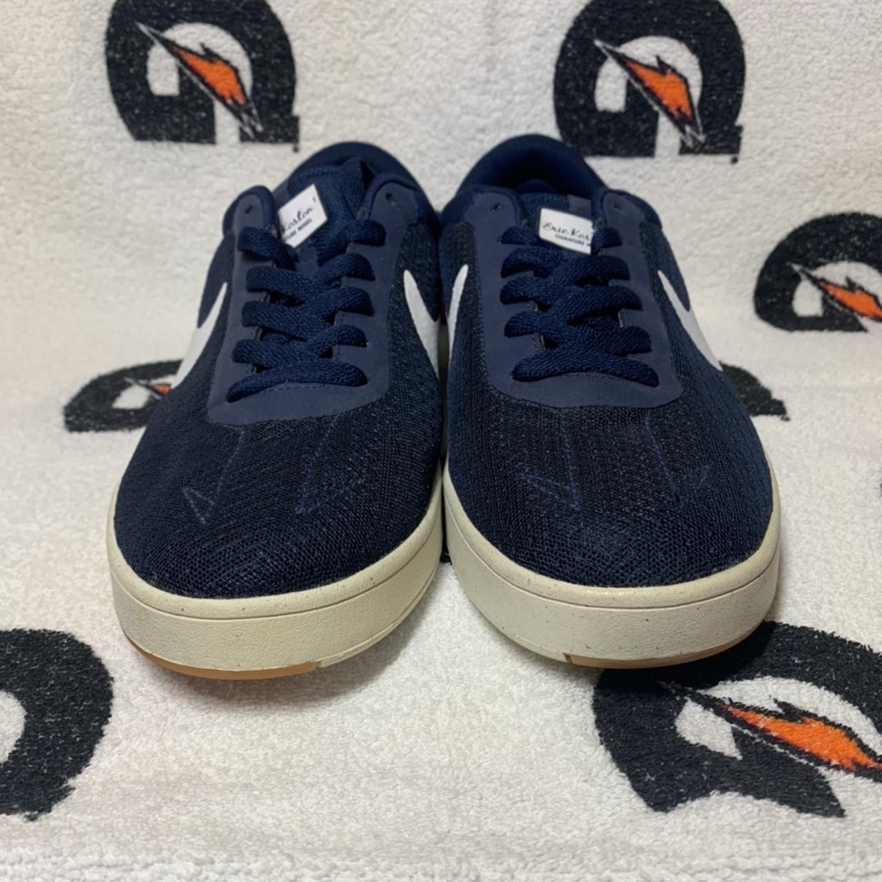 Nike Men's Navy Trainers | Depop