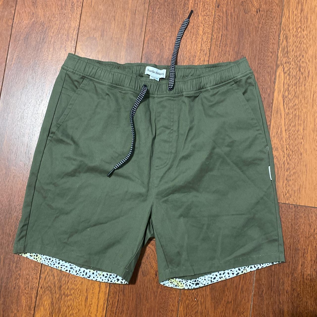 Product Image 1 - Mens Dark Green Shorts
Size: 36
Brand: