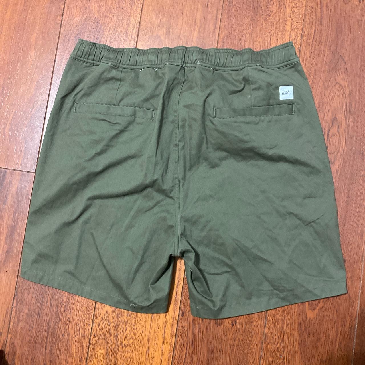 Product Image 3 - Mens Dark Green Shorts
Size: 36
Brand: