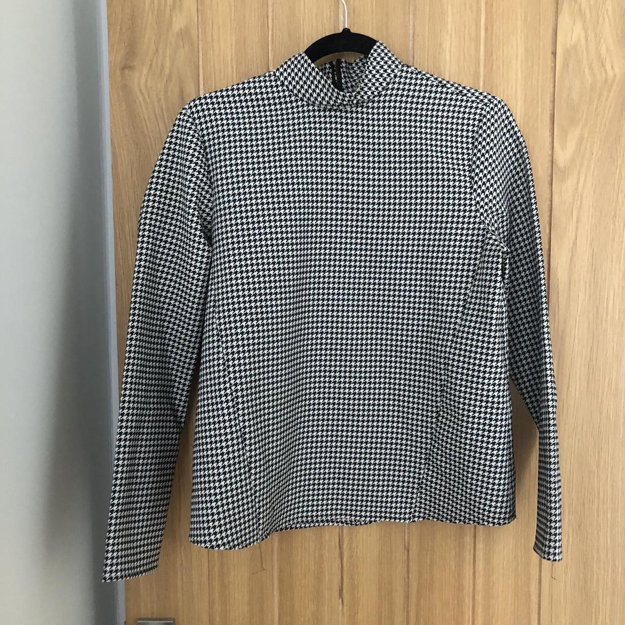 Houndtooth print top From Zara size m... - Depop