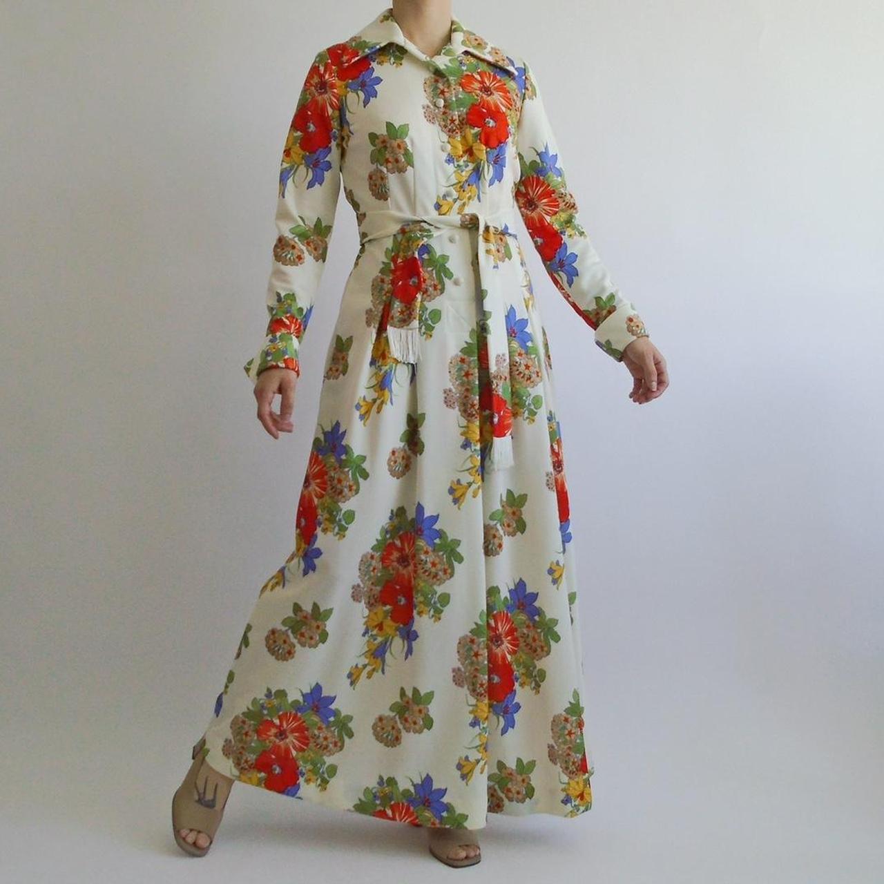 Vintage 70s cream and colorful floral print groovy