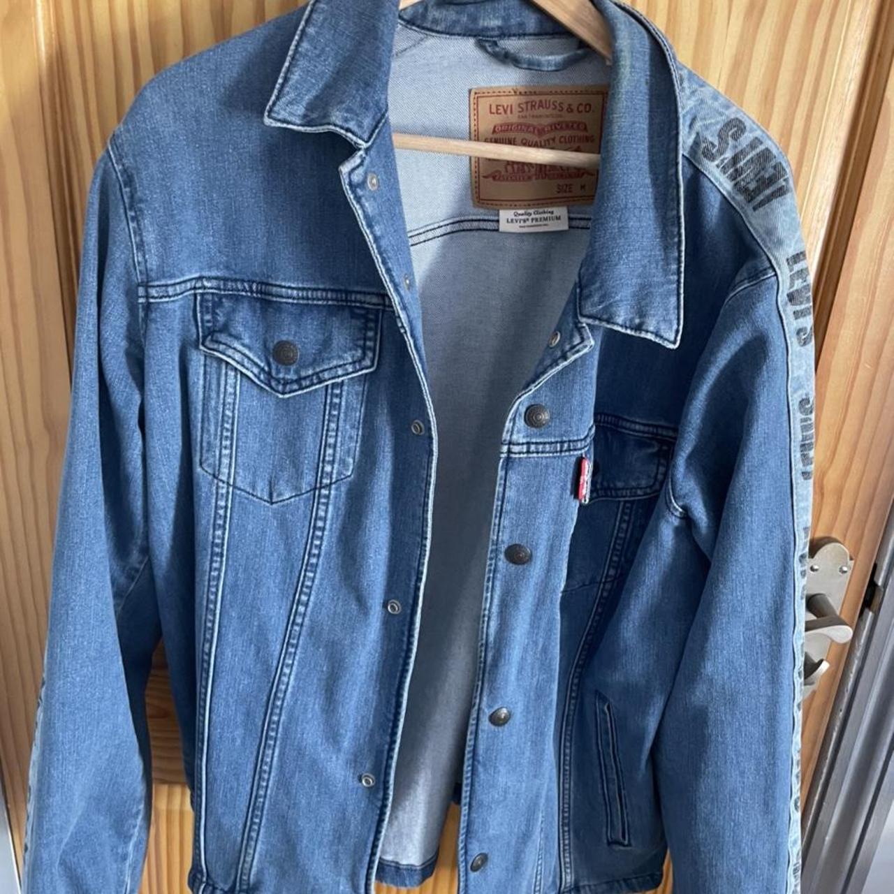 levi-s-men-s-jacket-depop