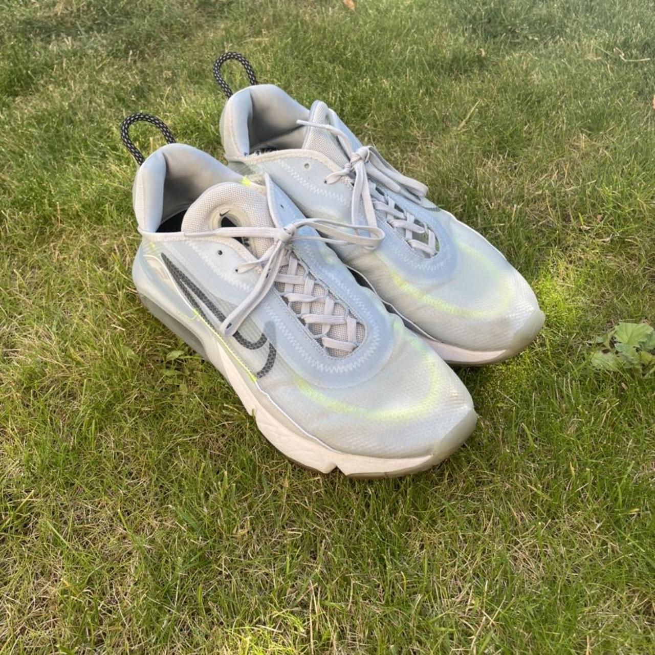 air max 2090 photon dust