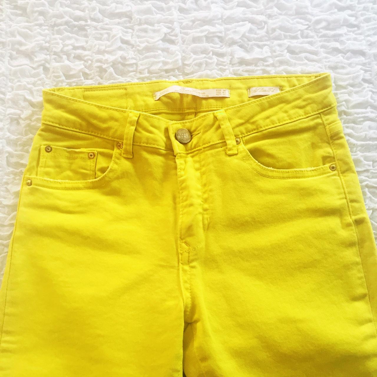 Pantaloni hot sale gialli zara