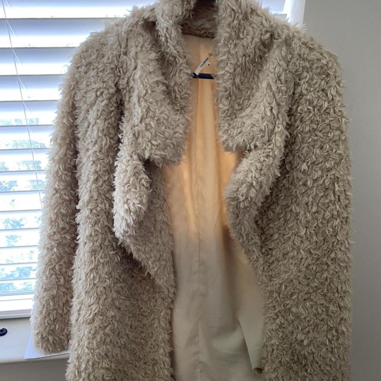 Pre owned tularosa teddy coat worn a couple of times... - Depop