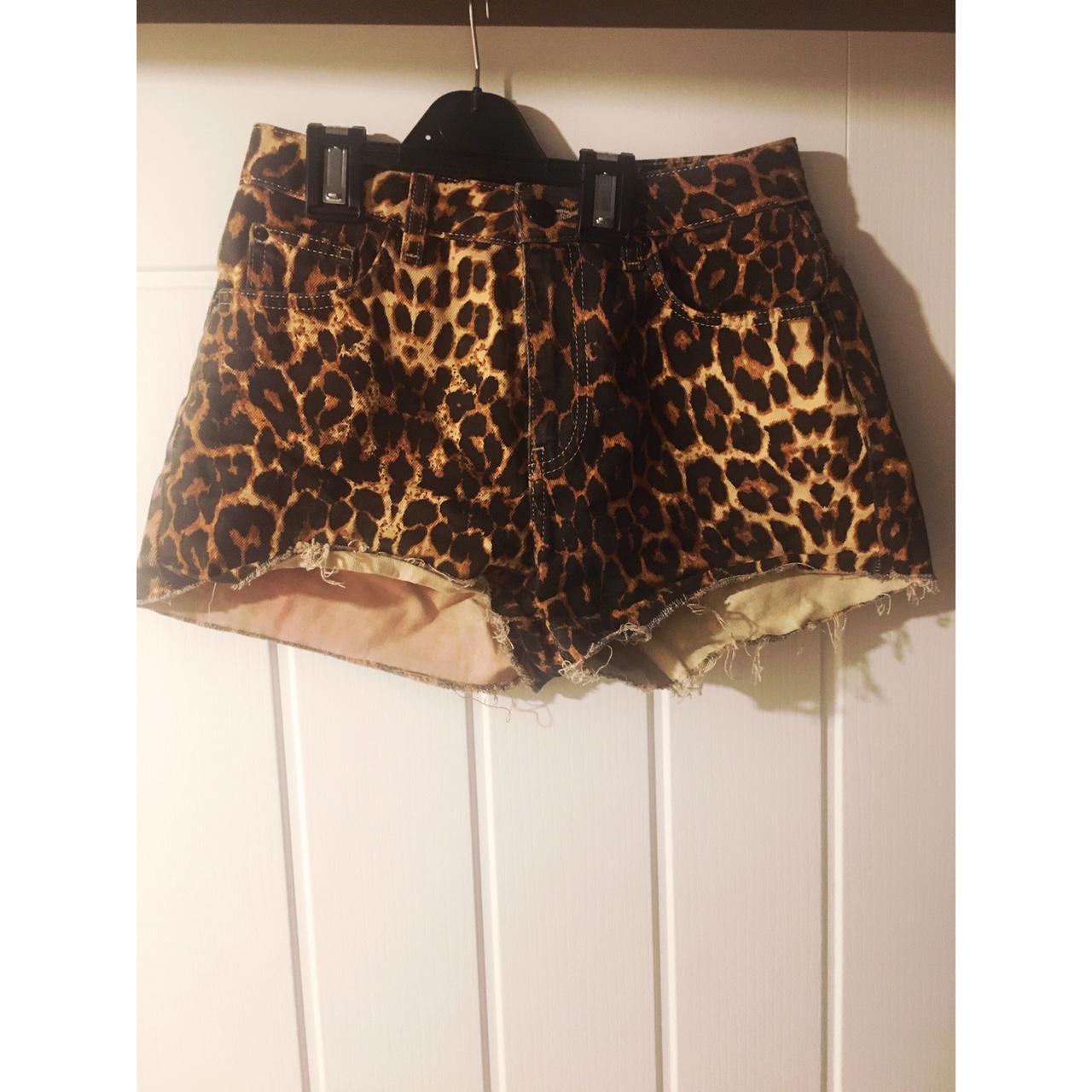 Leopard print shorts 🐆 size 6 , would also fit an... - Depop