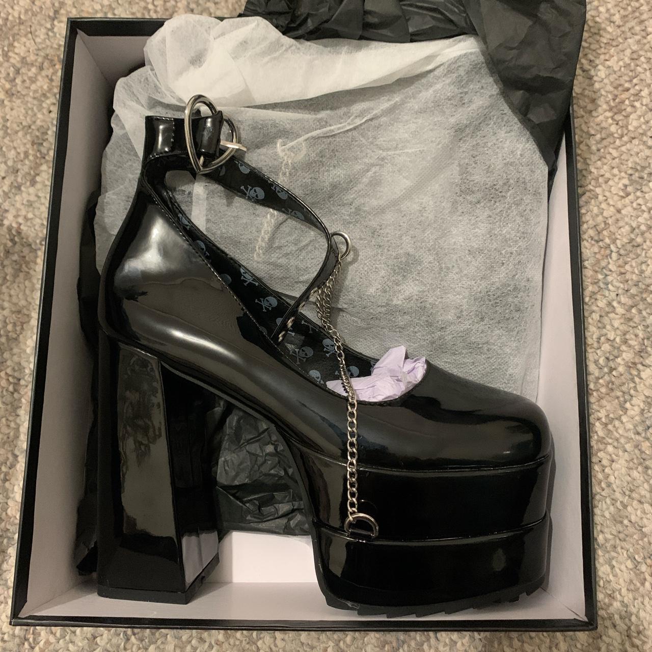 lamoda chunky heart heeled shoes in black