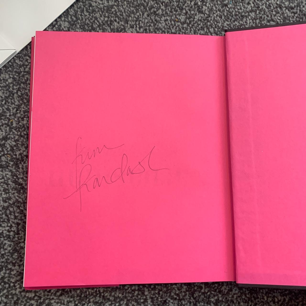 KIM KARDASHIAN SELFISH BOOK SIGNED visual data 2