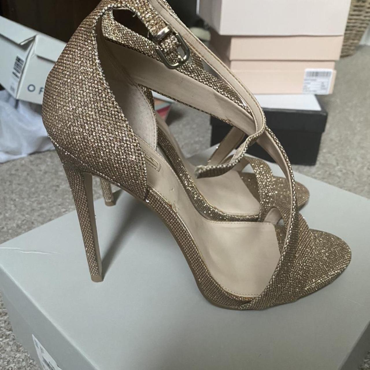 Gold best sale heels carvela