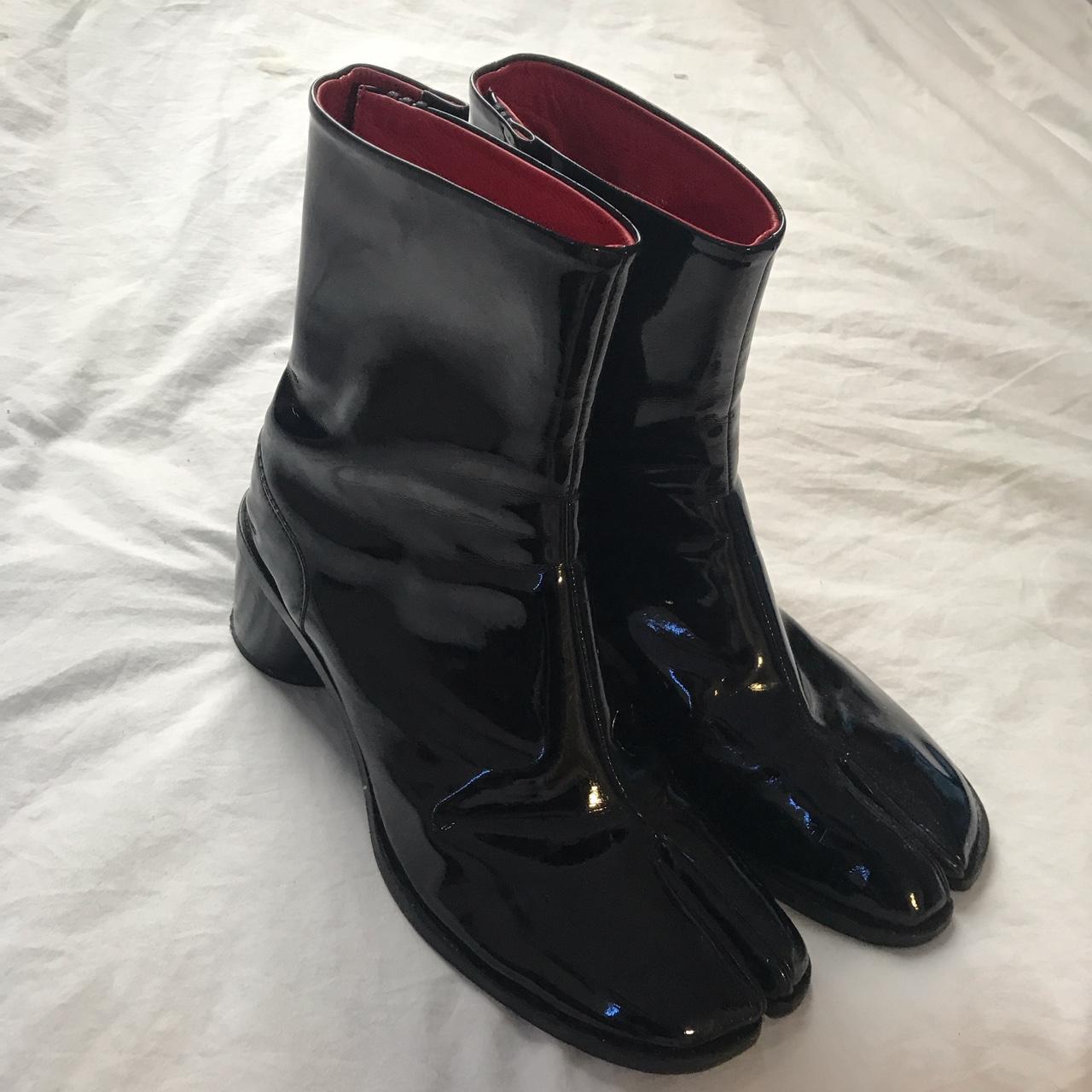 Black clearance boots shiny