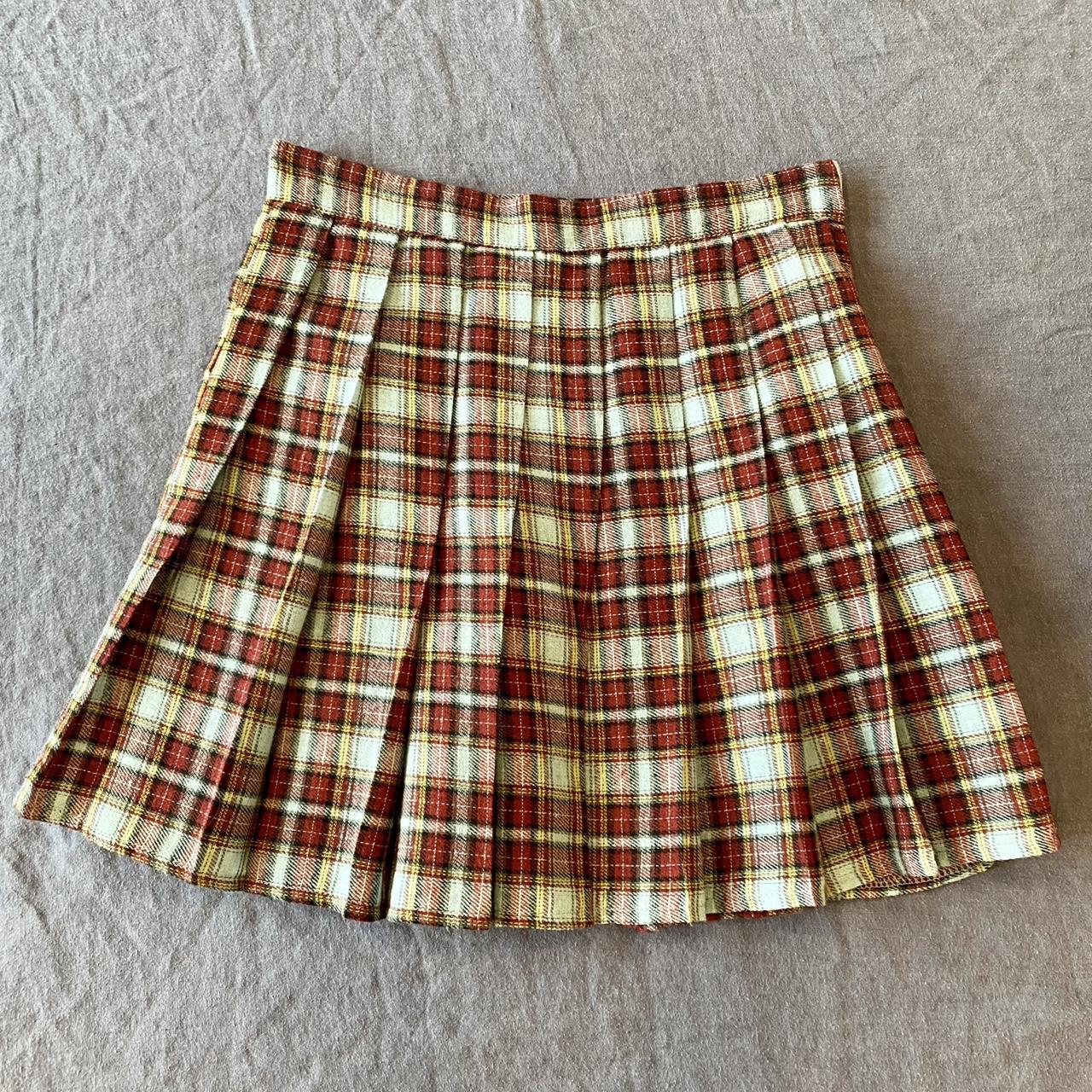 Super cute and preppy plaid/checkered pleated mini... - Depop