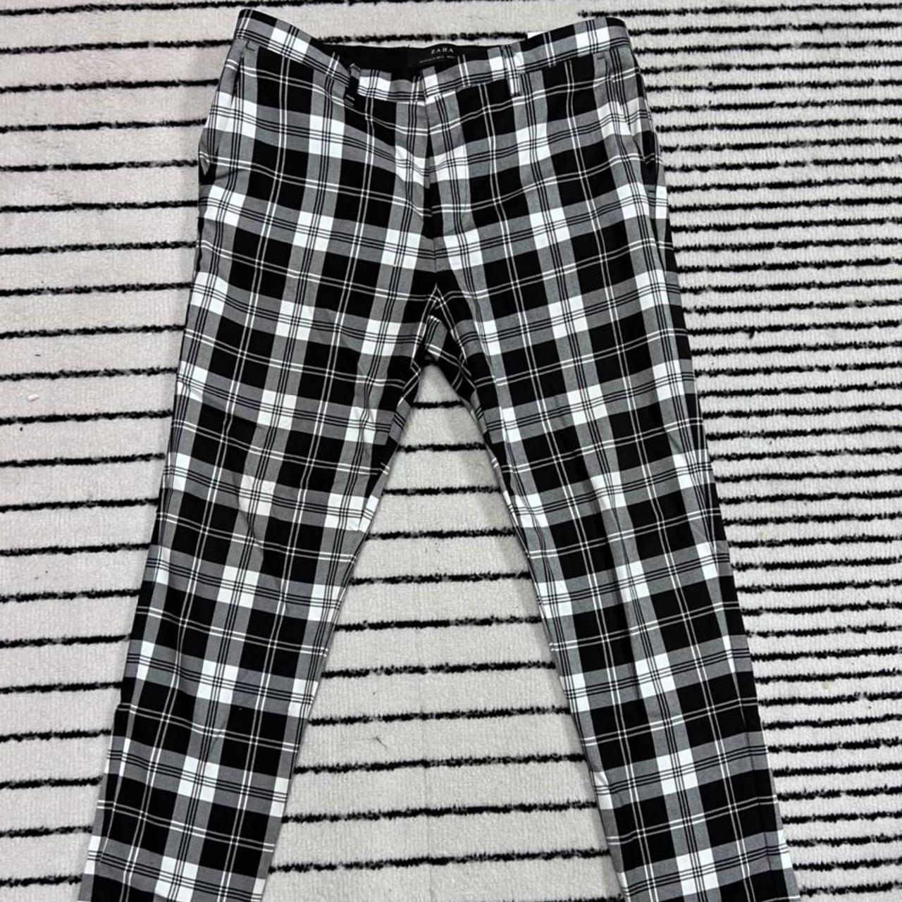 Zara black and white plaid pants in a size 31 mens