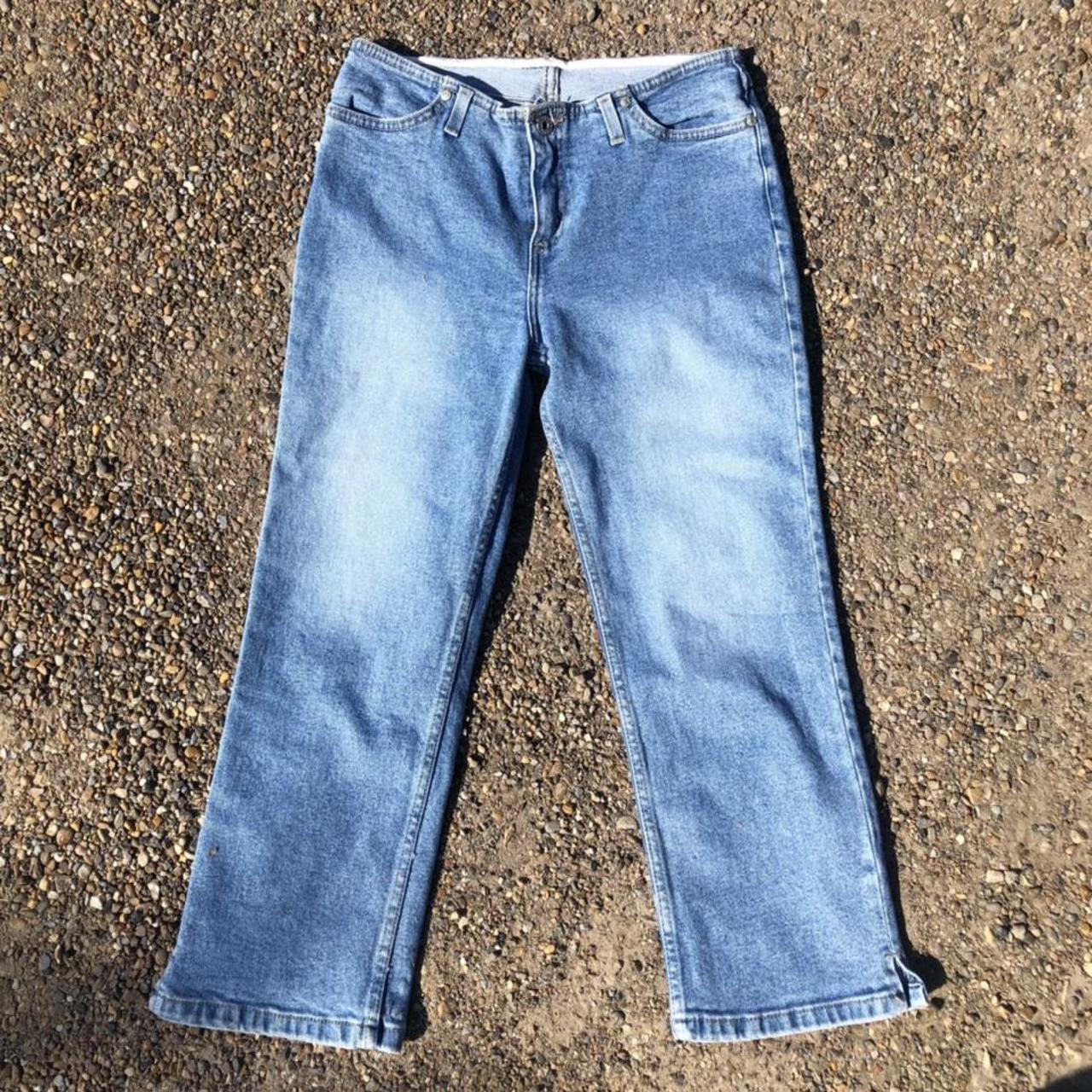 Y2K low rise jeans! Will fit a waist between 26-27 !... - Depop