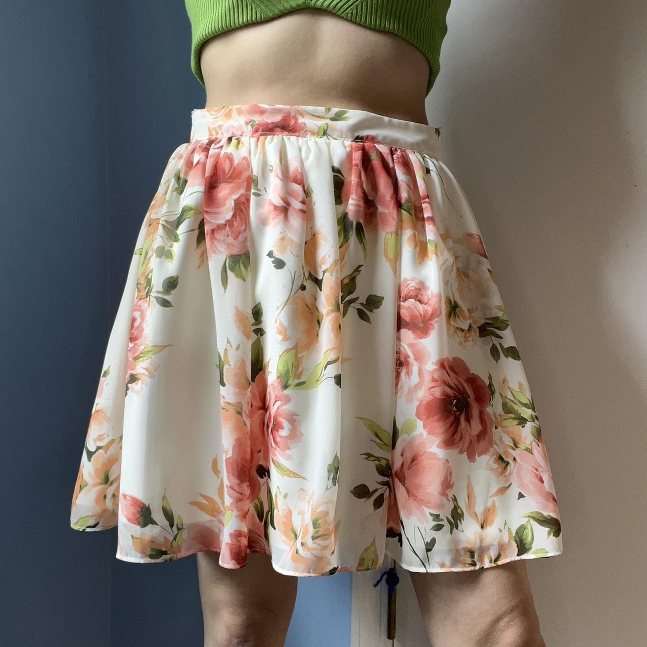 Product Image 1 - 💐B. Darlin Floral mini Skirt💐

Size