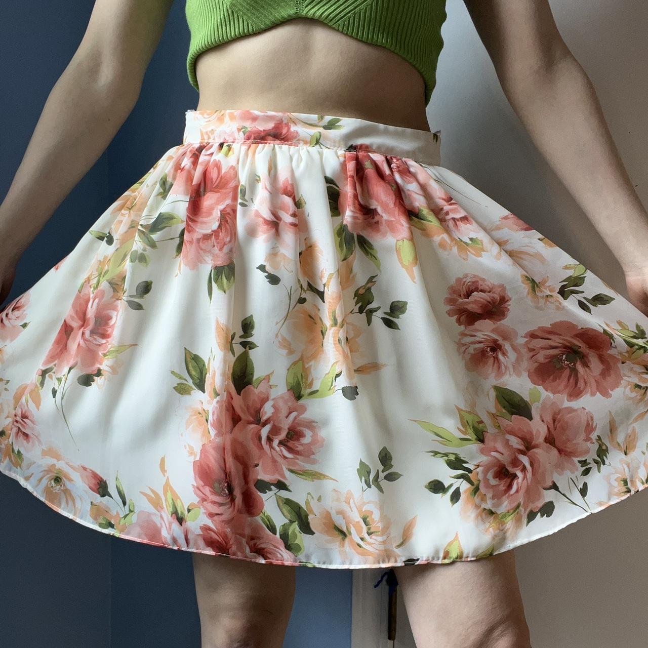 Product Image 2 - 💐B. Darlin Floral mini Skirt💐
Size