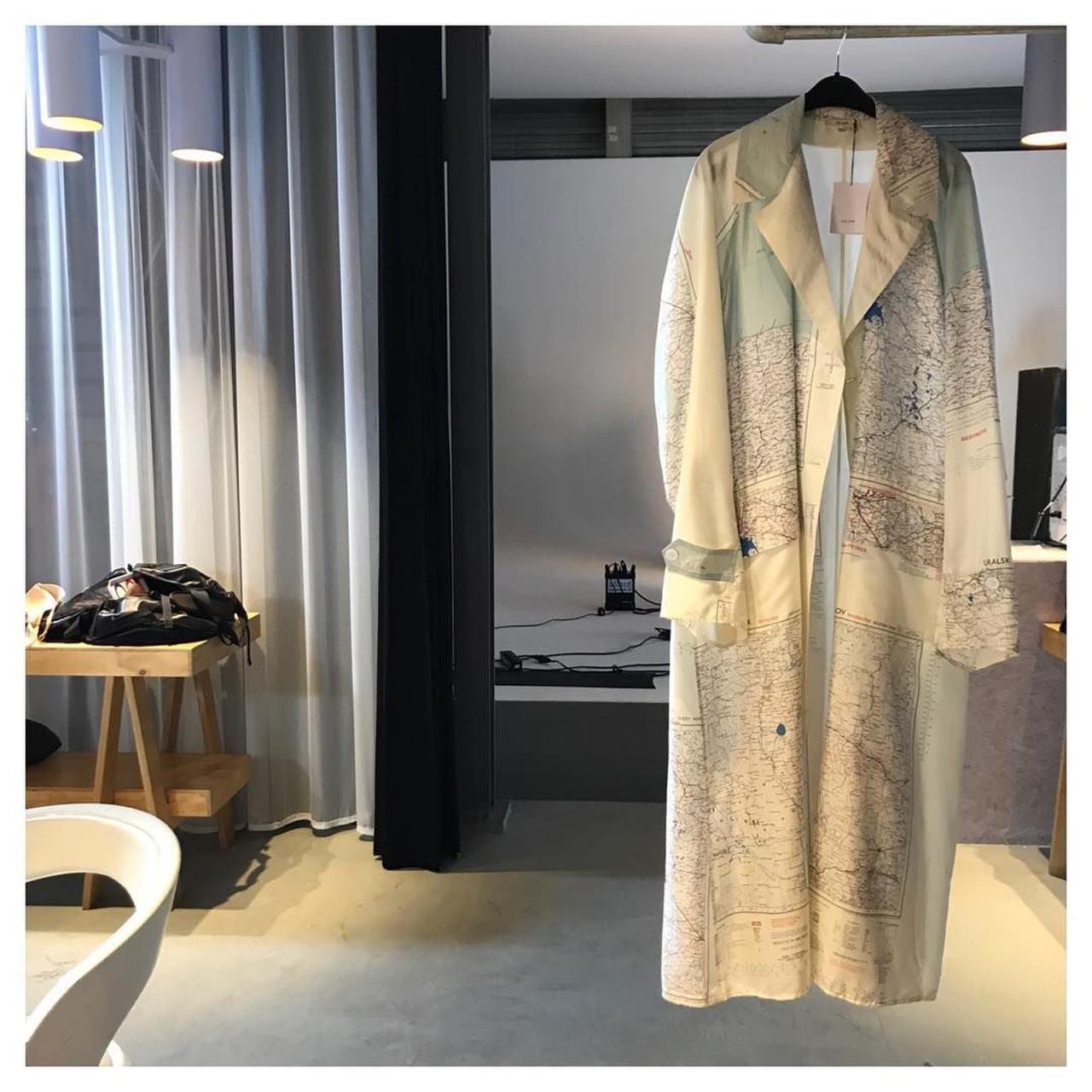 セリーヌ フィービー期 ICONIC MAP TRENCH IN SILK Silk trench coat