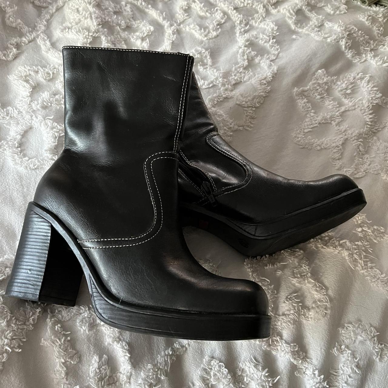 THE CUTEST BLACK LEATHER BOOTS THAT EVER EXISTED!!!... - Depop