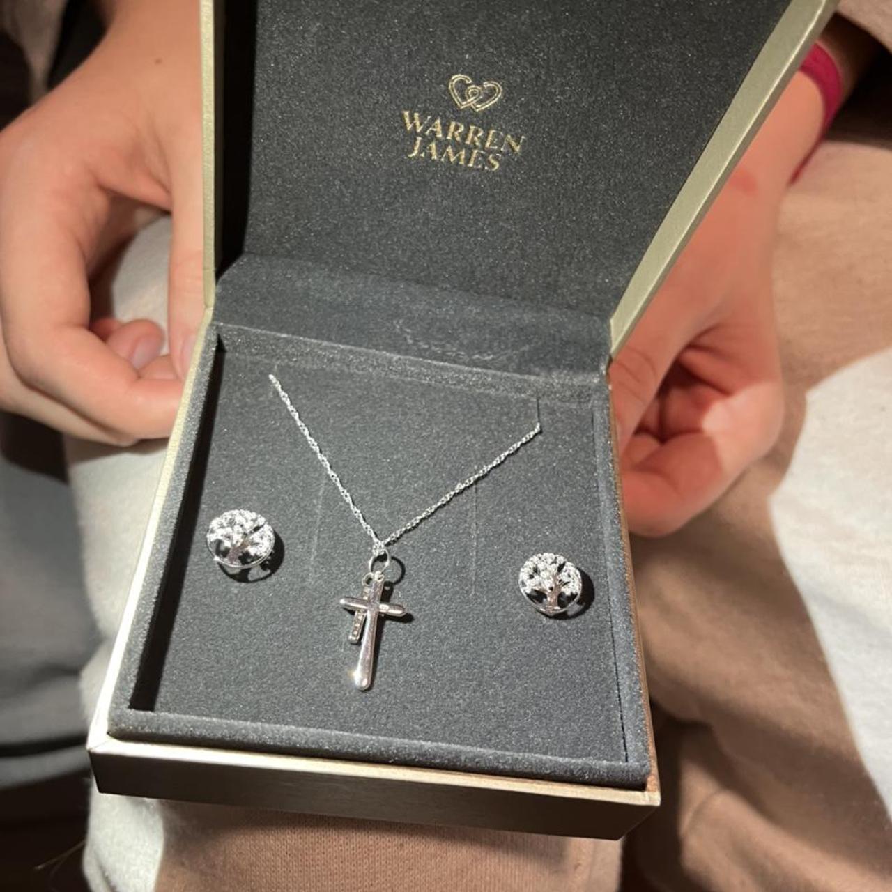 Woman's necklace and earring set | in Sutton-on-Hull, East Yorkshire |  Gumtree