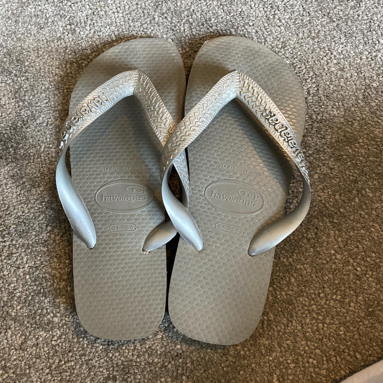 grey havaianas