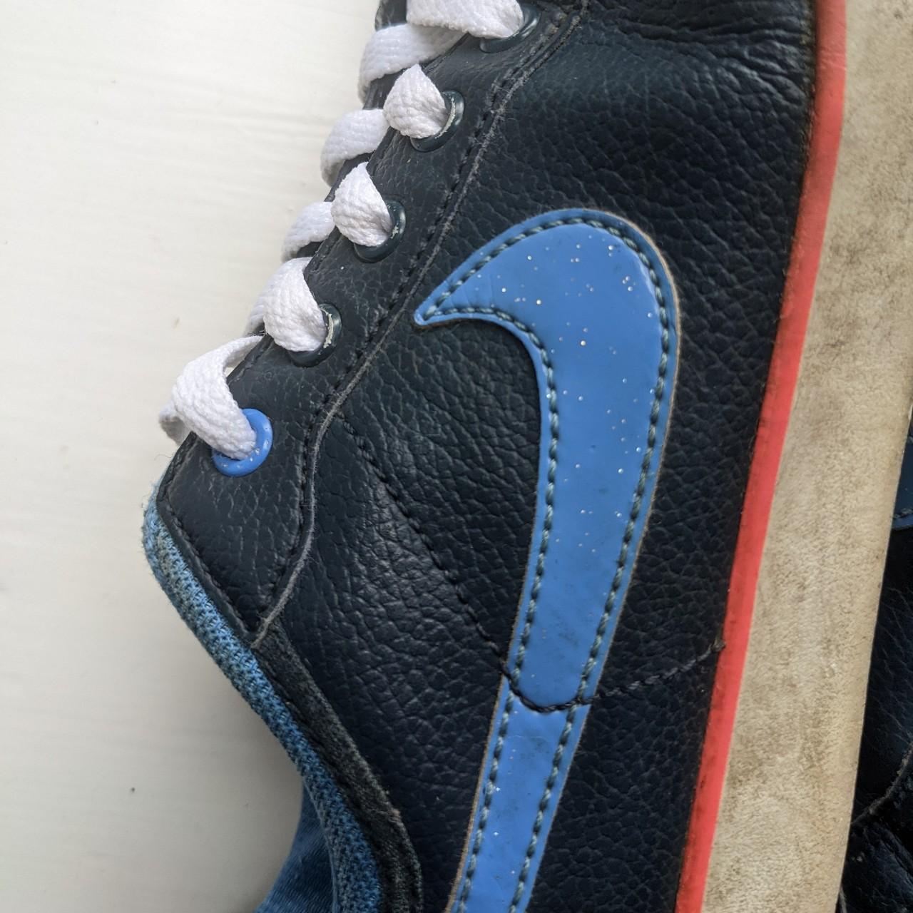 womens navy blue nike trainers