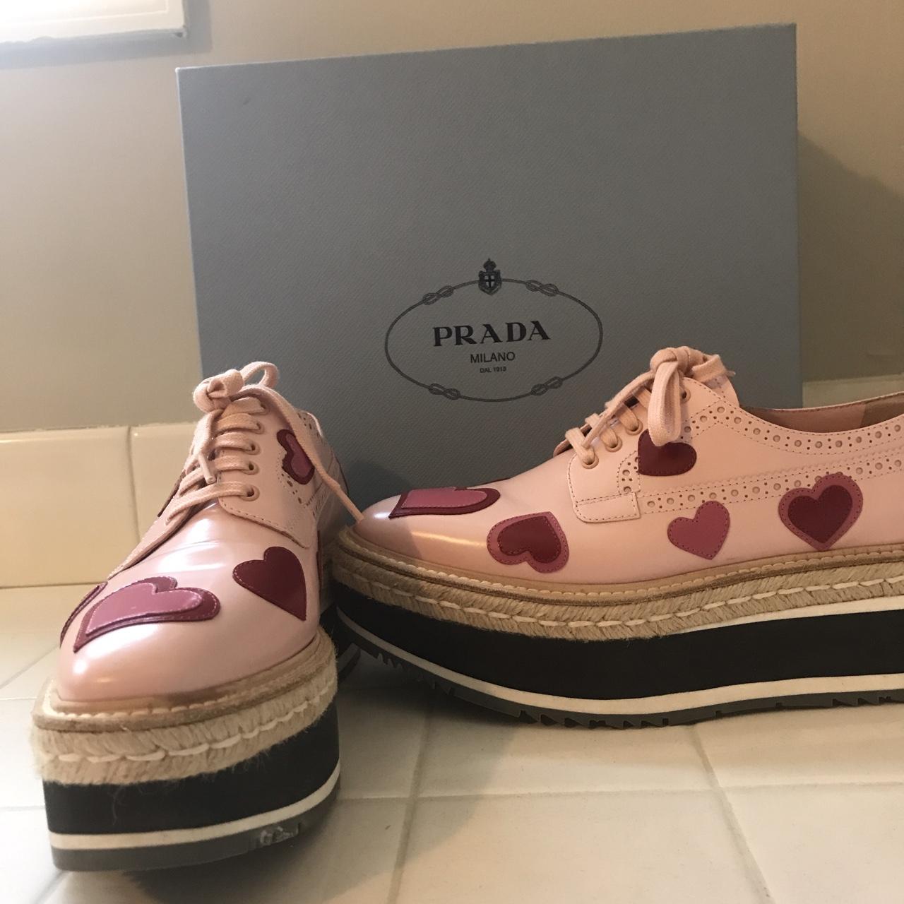 最安値挑戦中★PRADA★スエード ローファー★PINK Prada スエード＆シアリング ローファー | ブラウン | FARFETCH JP