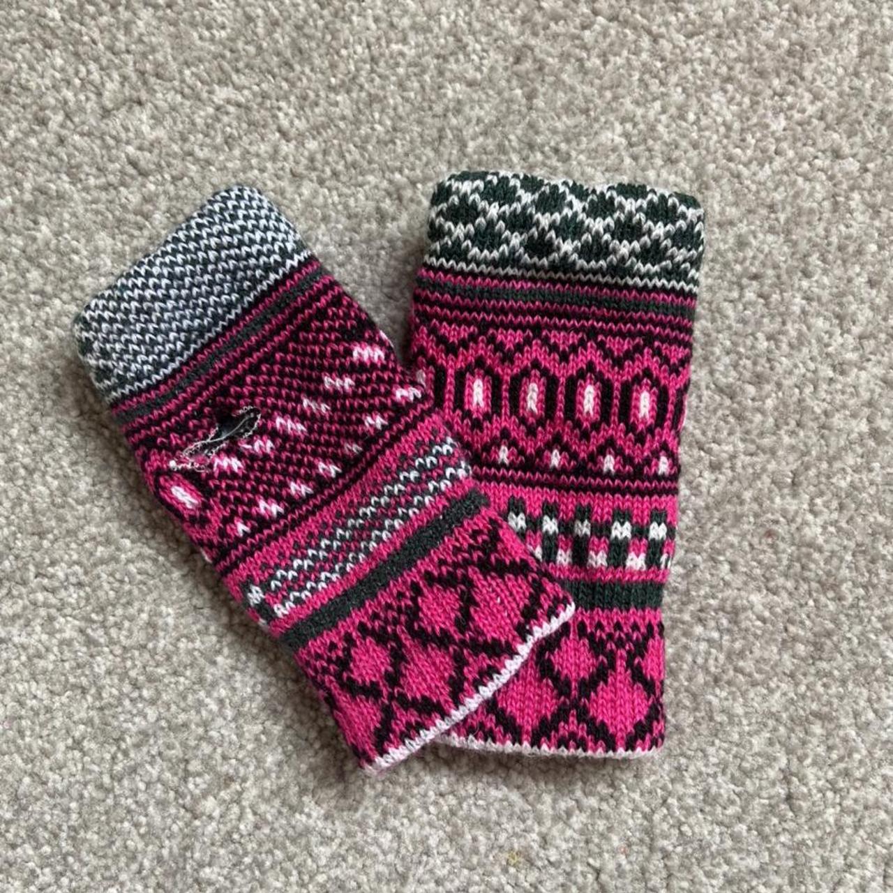Product Image 1 - Pink patterned mittens💖
Thick knitted 
Fingerless,