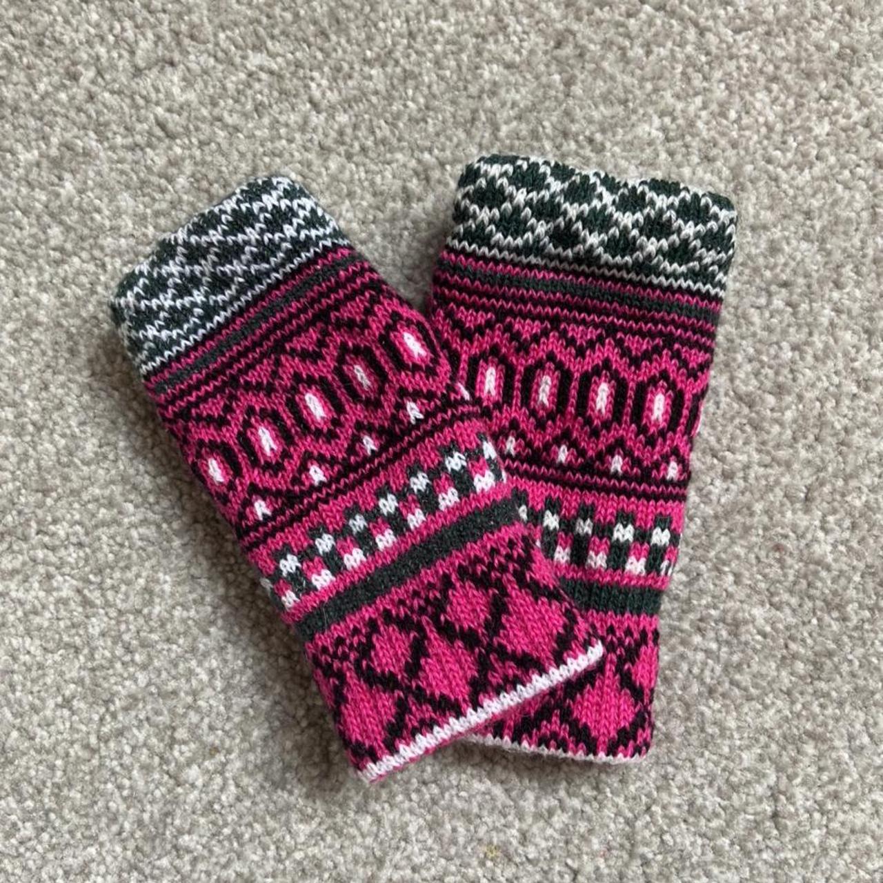 Product Image 2 - Pink patterned mittens💖
Thick knitted 
Fingerless,