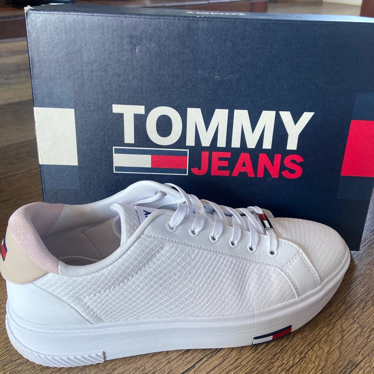 Tommy Hilfiger Women's White and Pink Trainers | Depop