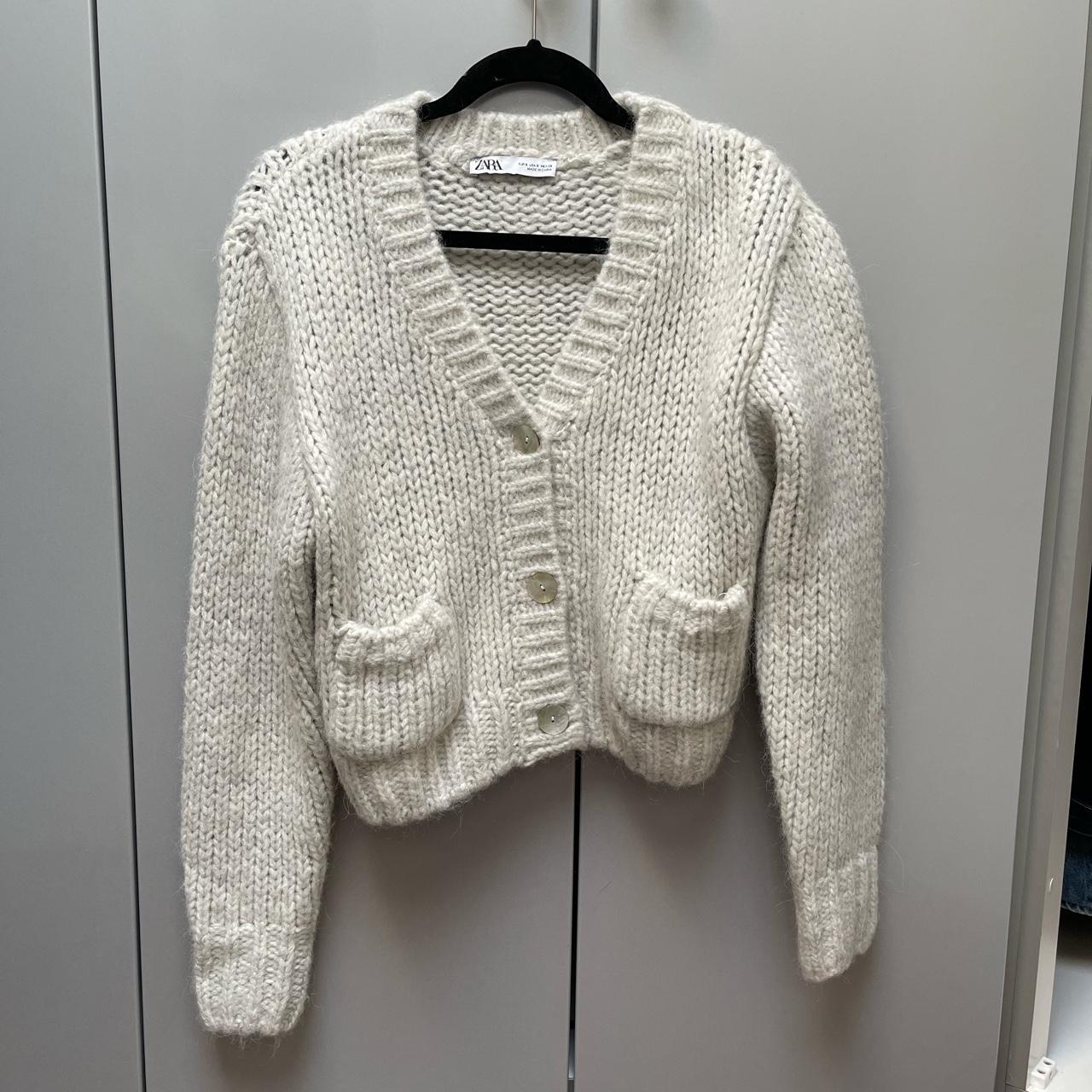 Zara Women's Grey and White Cardigan | Depop