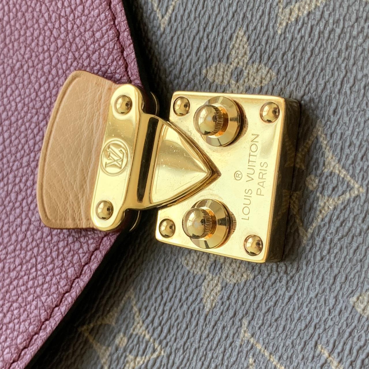 Louis Vuitton Pallas Chain Leather Handbag with a - Depop