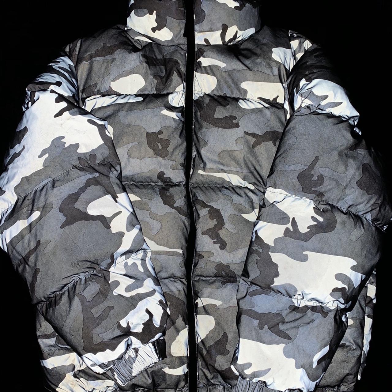 FW/18 SUPREME Reflective Camo Down Puffa Jacket/... - Depop