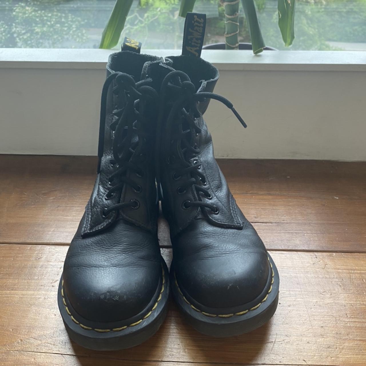 Matt black 2024 dr martens