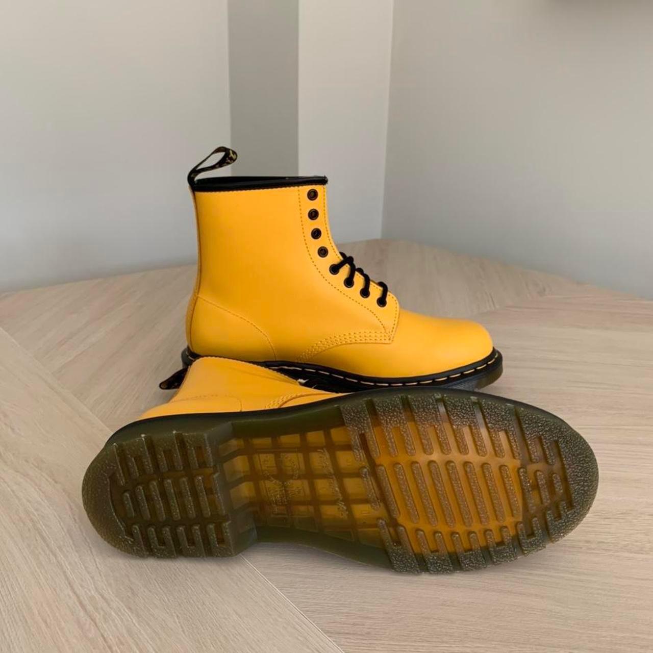 Yellow doc 2025 martens mens