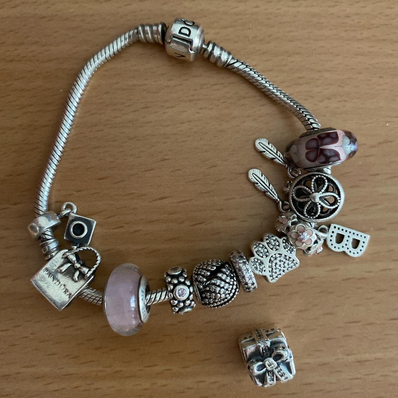 Vendo charms Pandora eccetto lo scacciapensieri.... - Depop