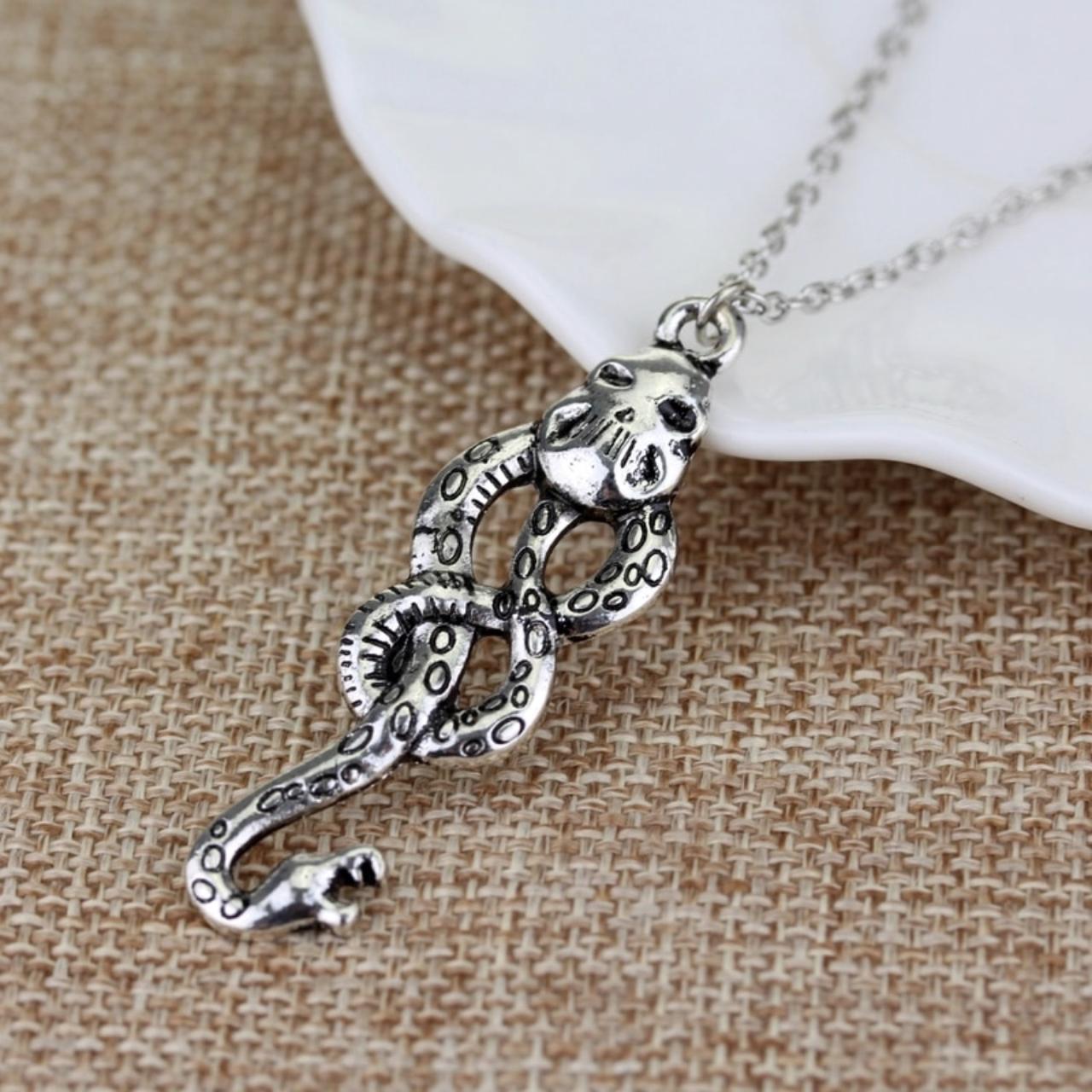 Harry potter hot sale slytherin necklace