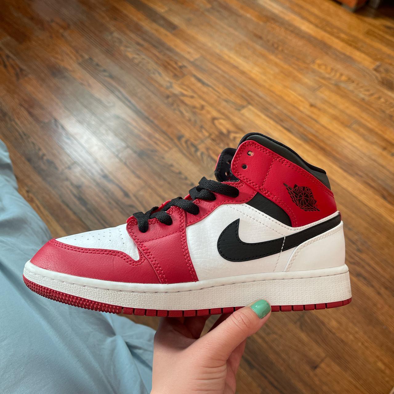 air jordan mid 1 chicago 2020