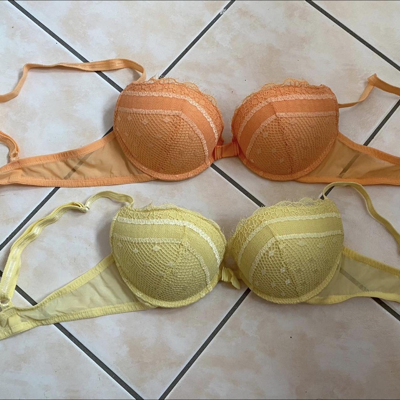 Reggiseni SiSi push up imbottiti. Vendo entrambi a. Depop