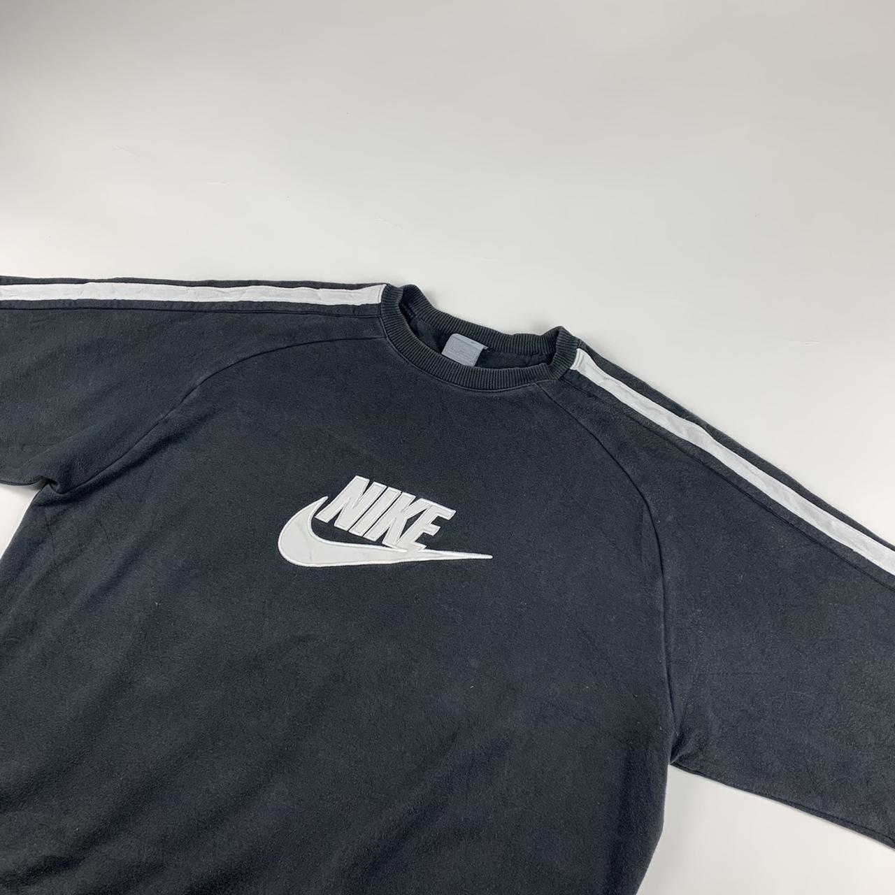 nike crewneck center swoosh