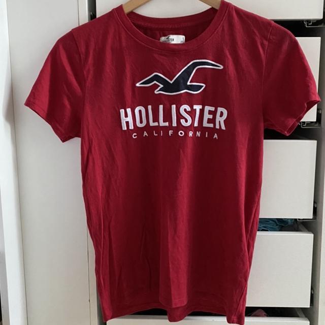 Simple red crew neck Hollister logo t-shirt. Perfect