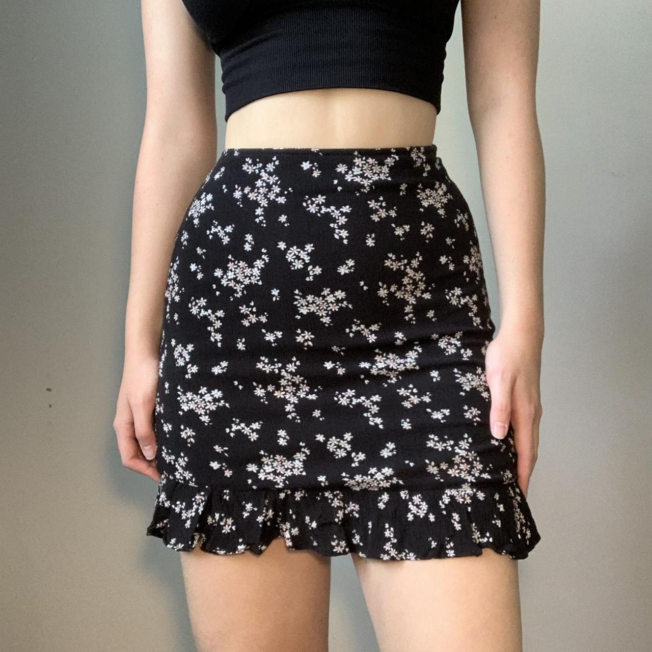 black and white floral mini skirt brand: abercrombie... - Depop