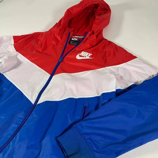 Nike red blue deals and white jacket