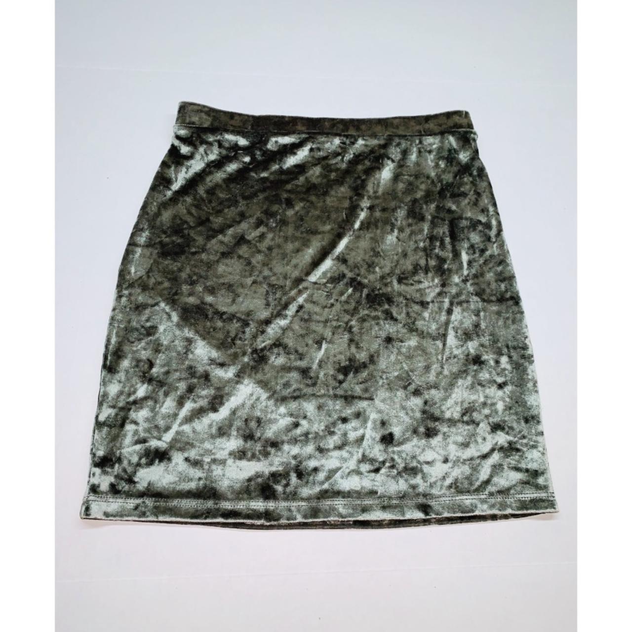 Green velvet hotsell skirt forever 21