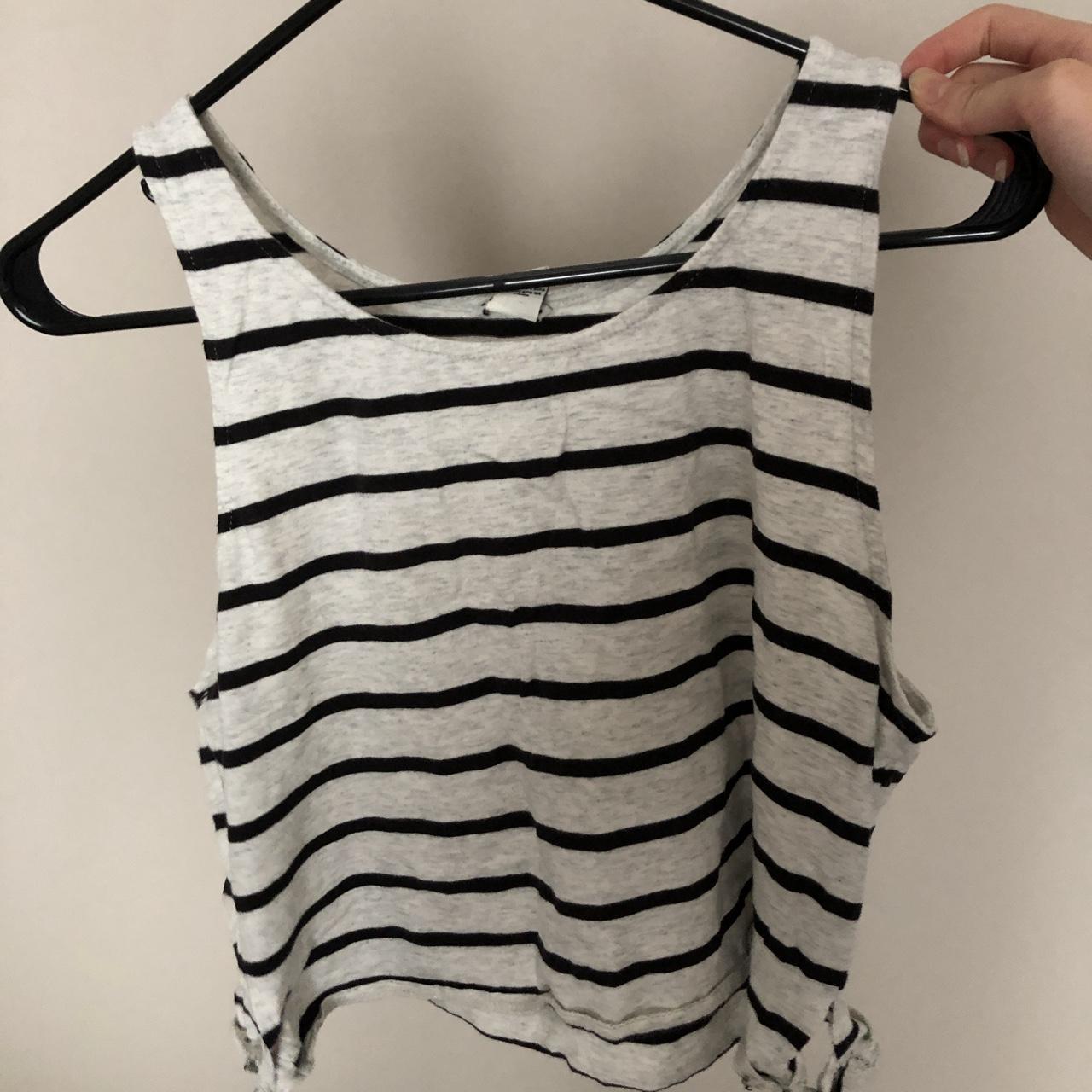 Cute flowy cropped striped tank top from Forever 21... - Depop