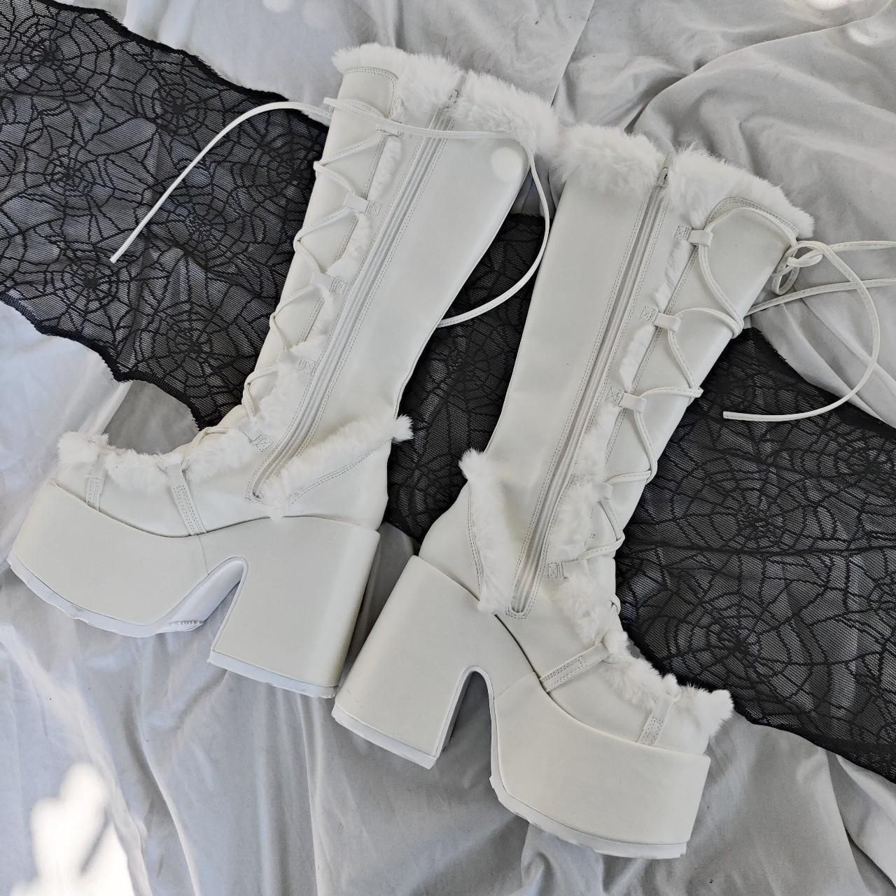 demonia camel white