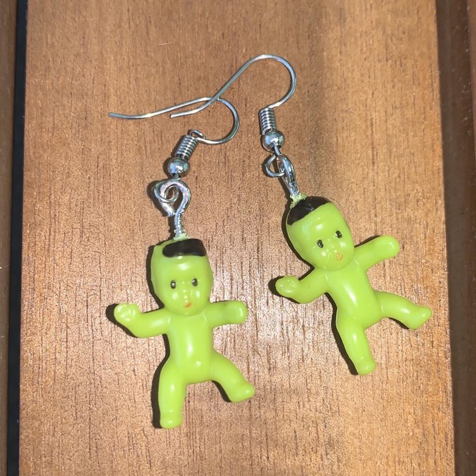  Shrek Character Face Stud Earrings: Clothing, Shoes & Jewelry