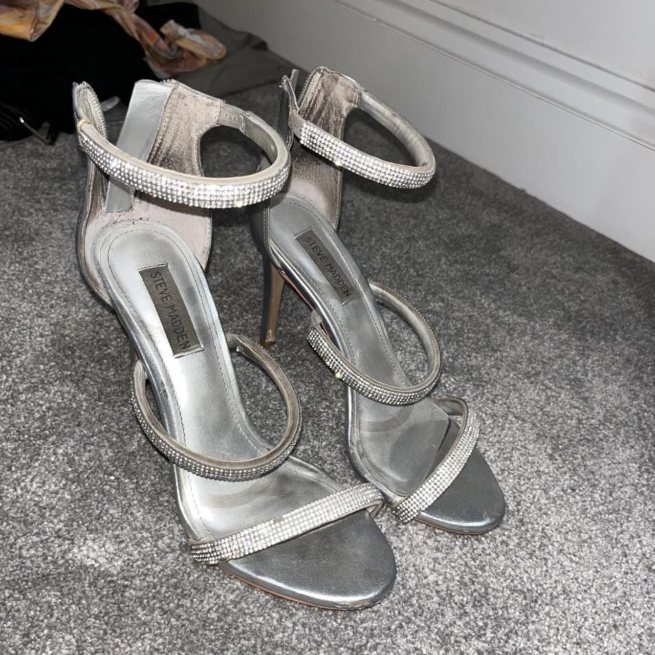 Steve madden silver heels, worn a handful of times... - Depop