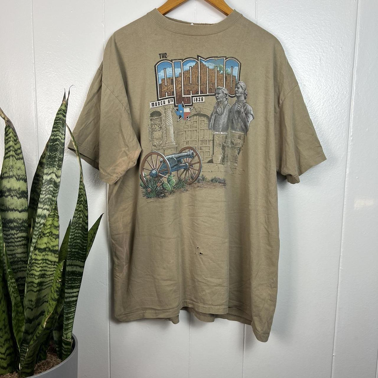 vintage 90s the Alamo tee length 31” / ptp 25” FIRM... - Depop