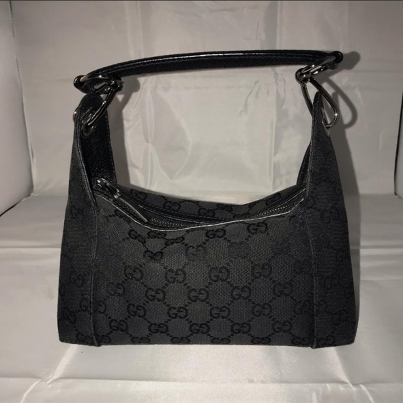 Gucci changing bag Beige and pink Strap is blue - Depop
