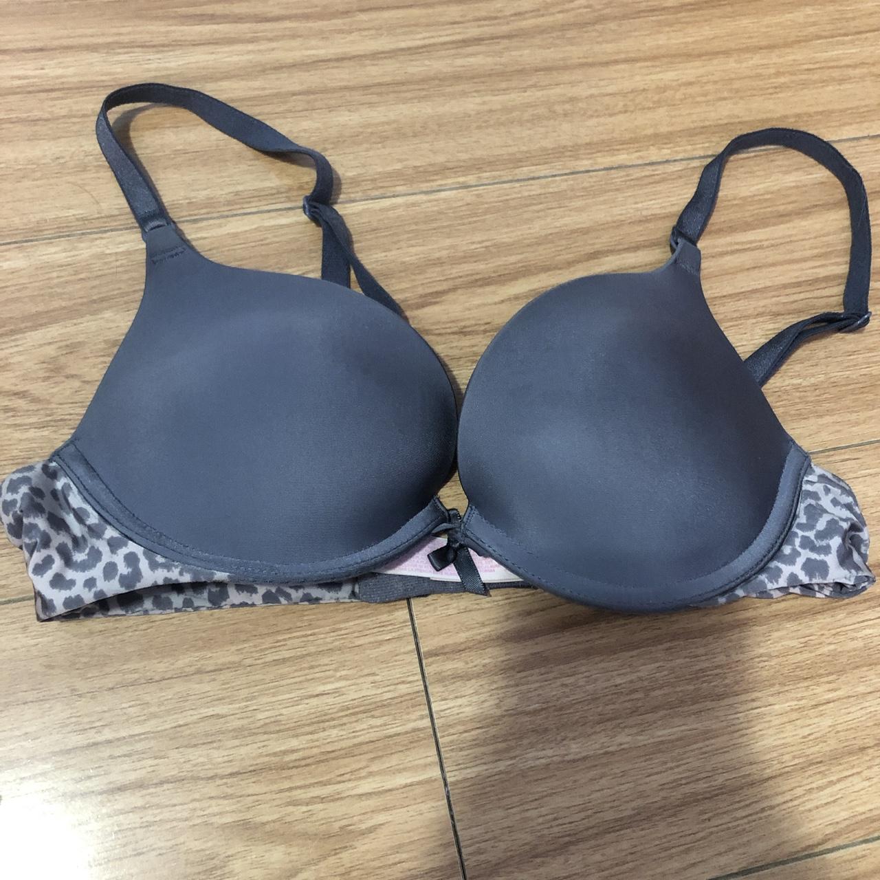 Victoria secret's bra A32 used but like new - Depop